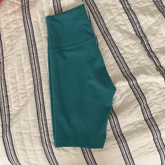 Lululemon wunder train 8” bike short - Picture 4 of 6